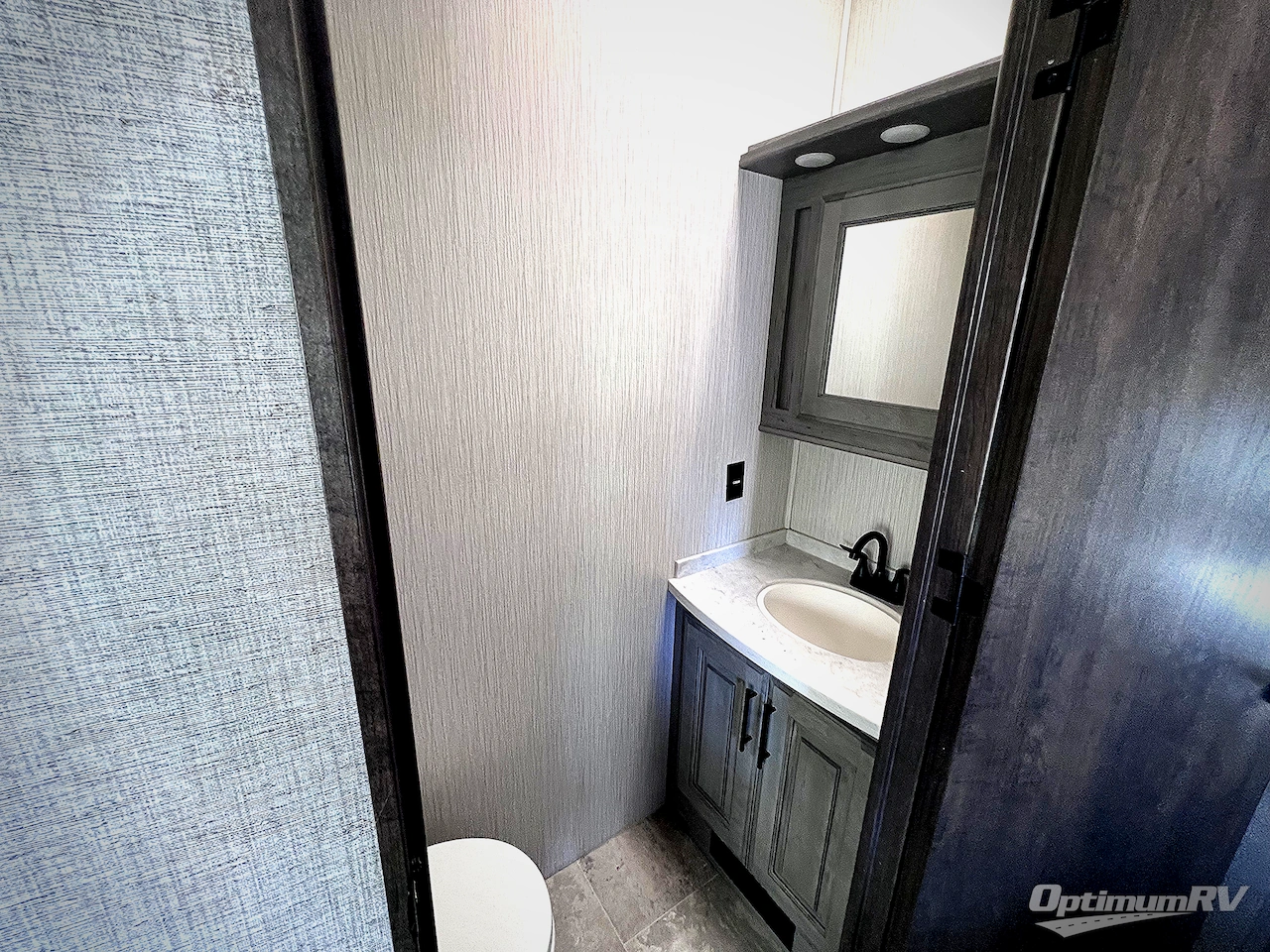 2021 Heartland Bighorn M-3950FL Photo 12
