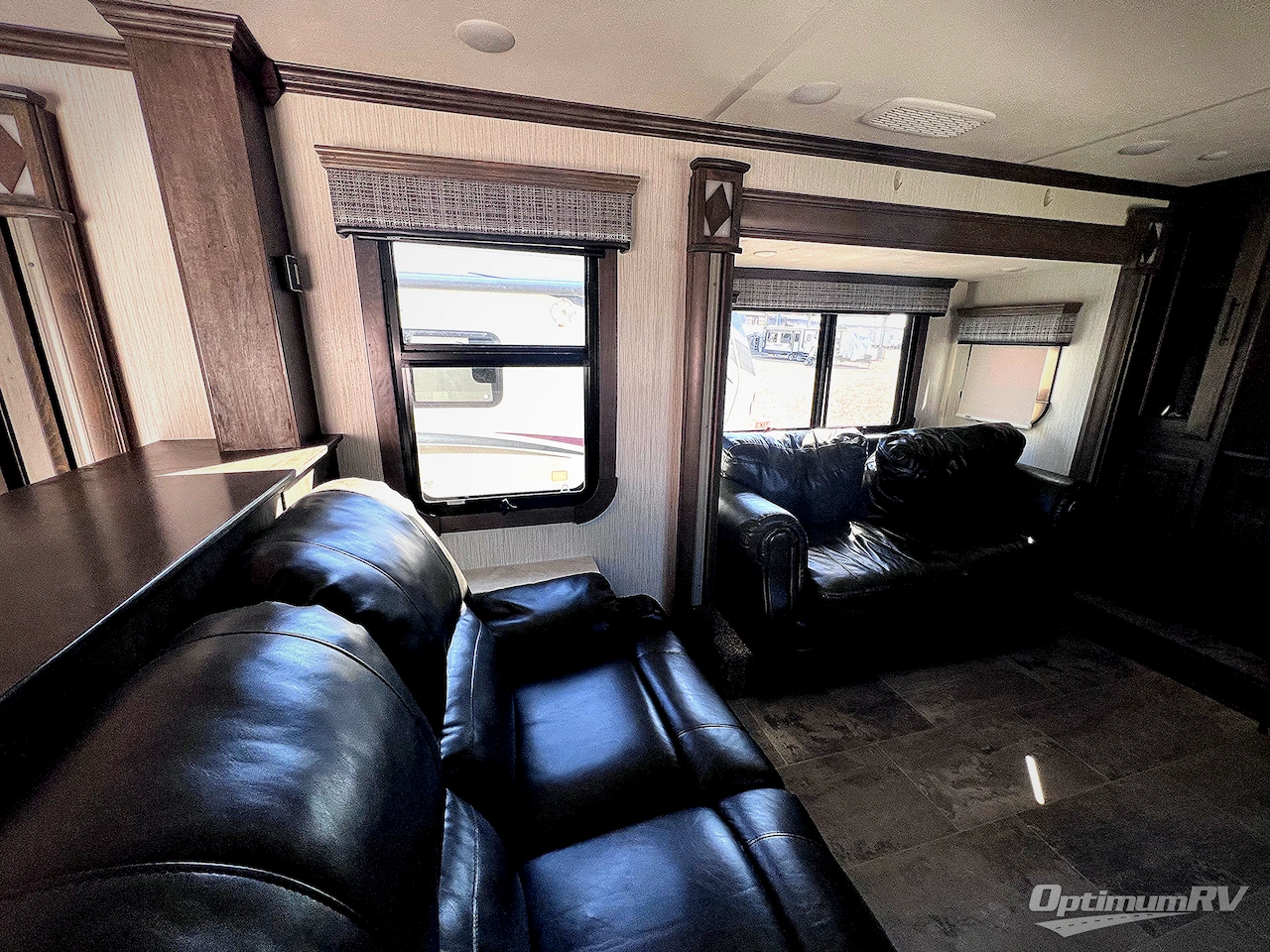 2021 Heartland Bighorn M-3950FL Photo 13