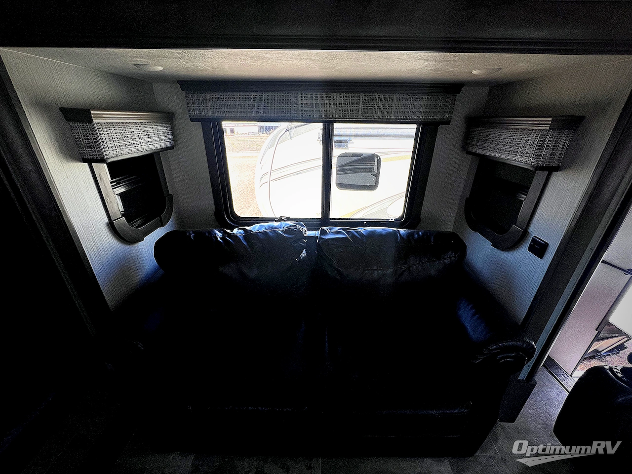 2021 Heartland Bighorn M-3950FL Photo 15