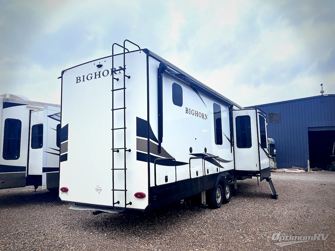 2021 Heartland Bighorn M-3950FL Photo 2