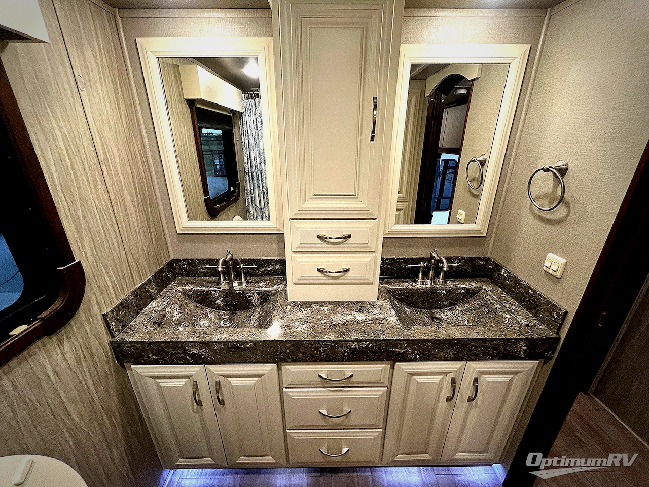 2017 DRV Luxury Suites Mobile Suites Aire MSA 40 Photo 23