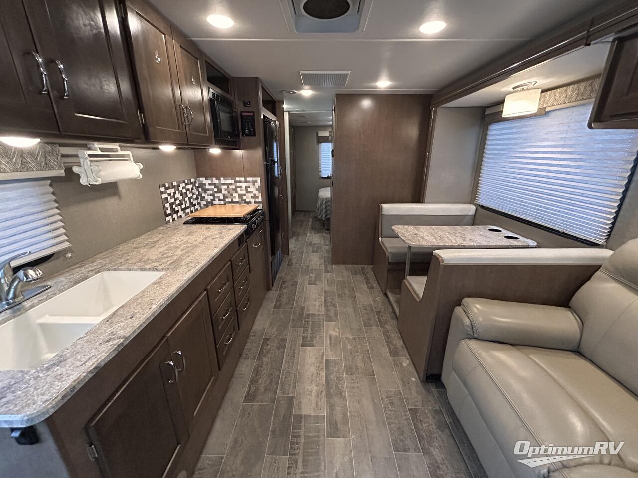 2019 Winnebago Outlook 31N Photo 9