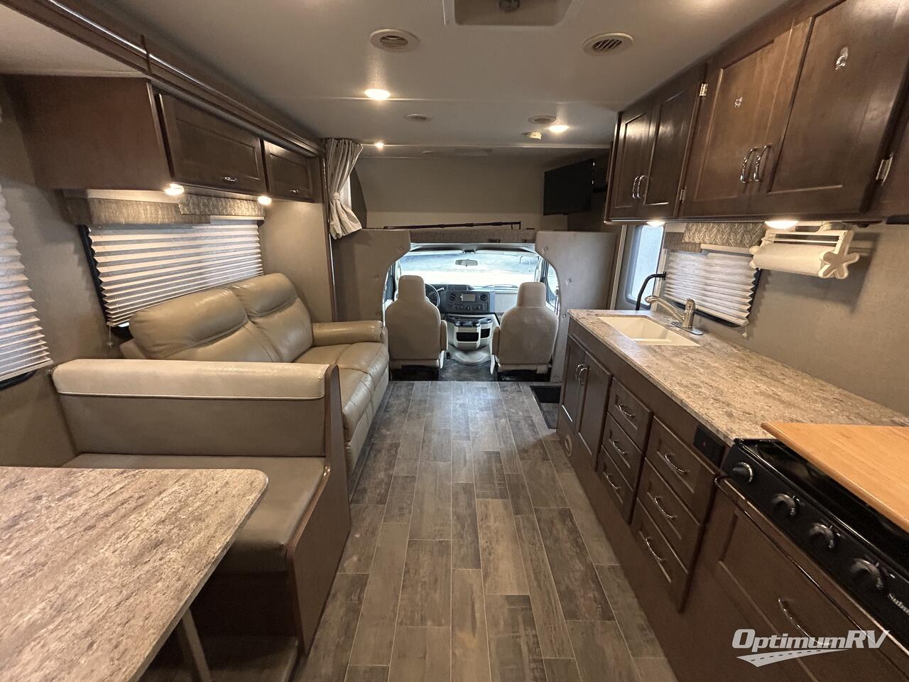 2019 Winnebago Outlook 31N Photo 10