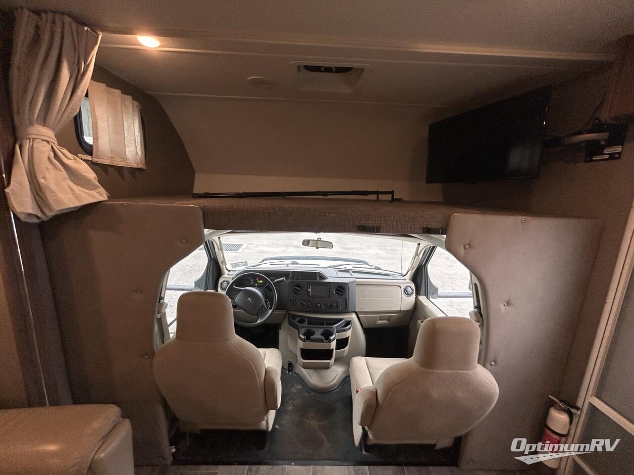 2019 Winnebago Outlook 31N Photo 7