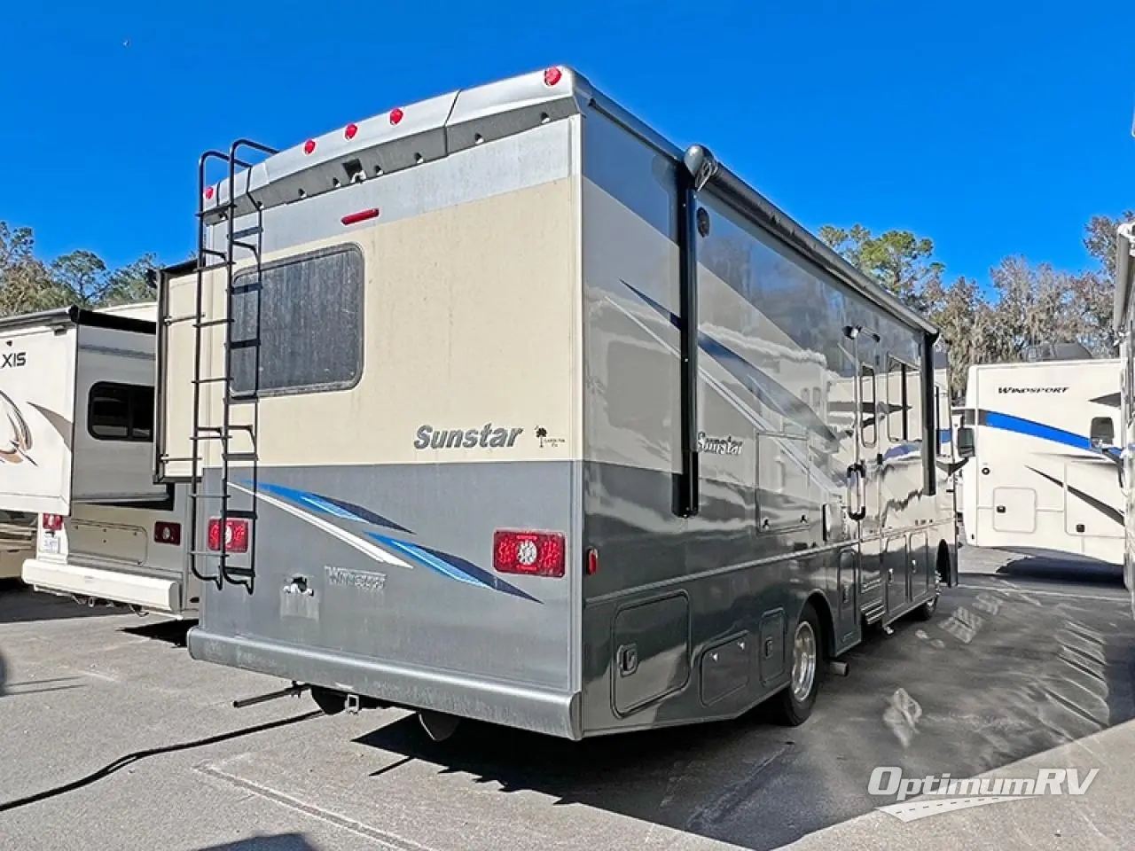 2022 Winnebago Sunstar 27P Photo 2