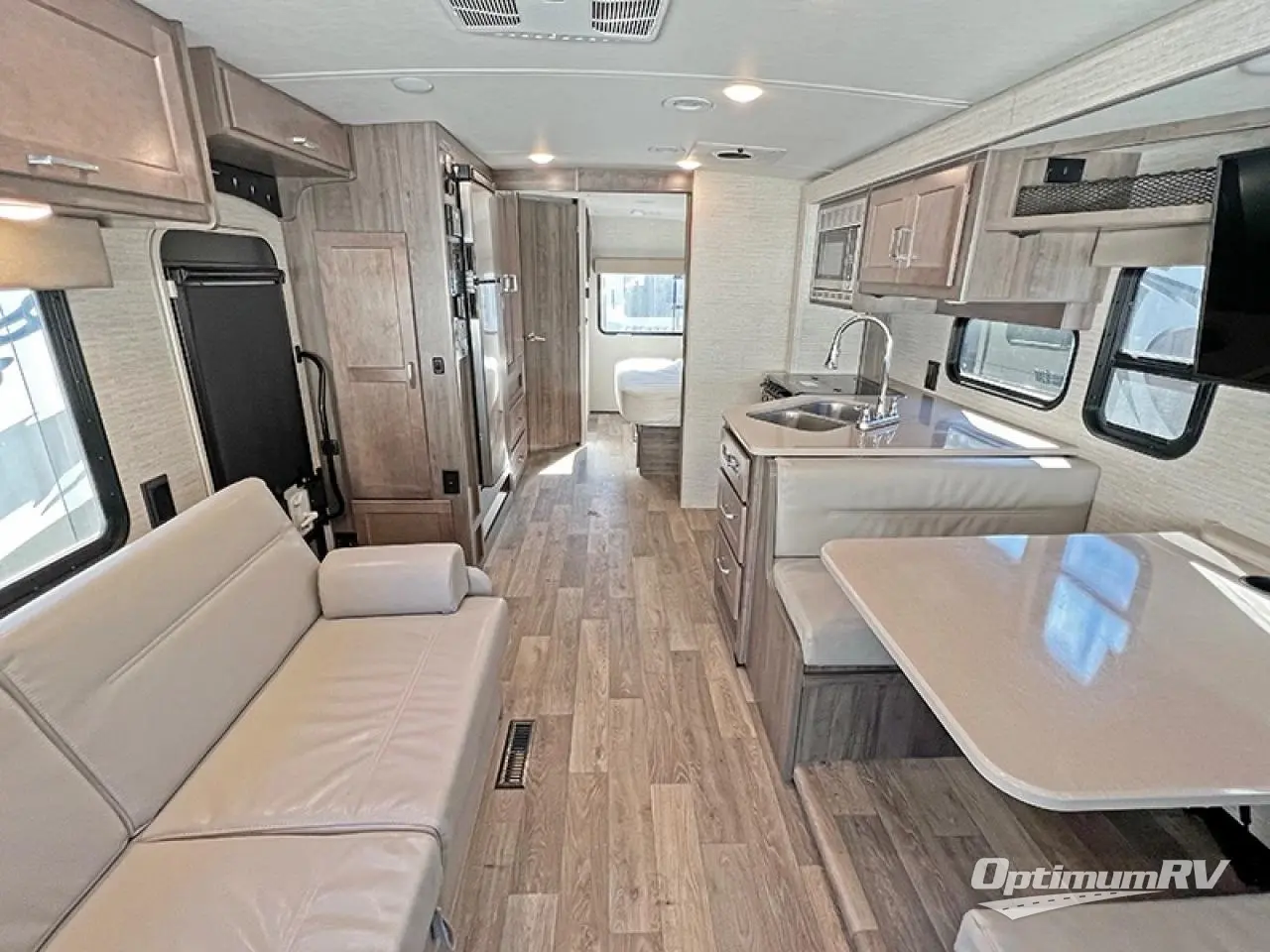 2022 Winnebago Sunstar 27P Photo 5