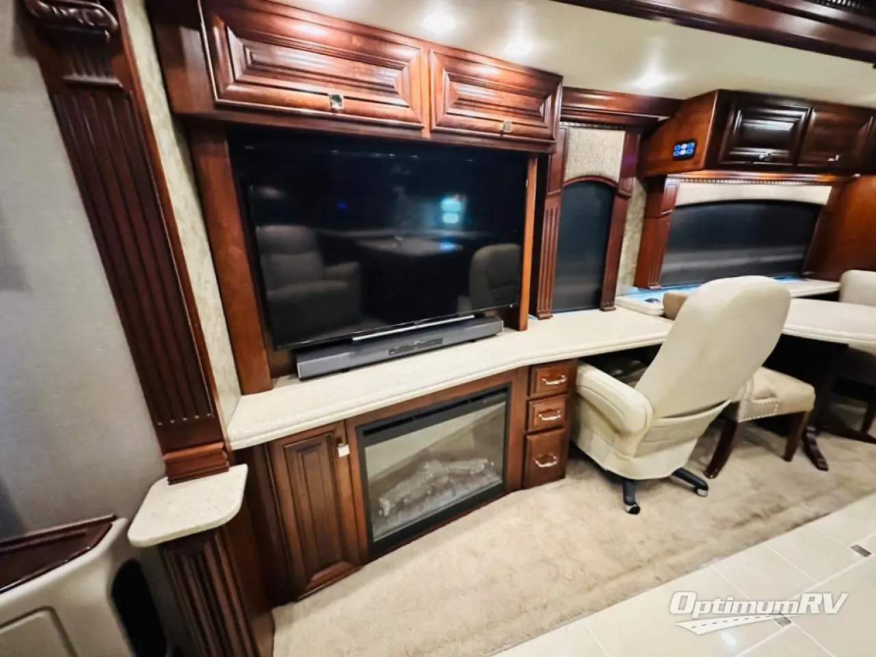 2016 Monaco Dynasty 45 Palace Photo 12