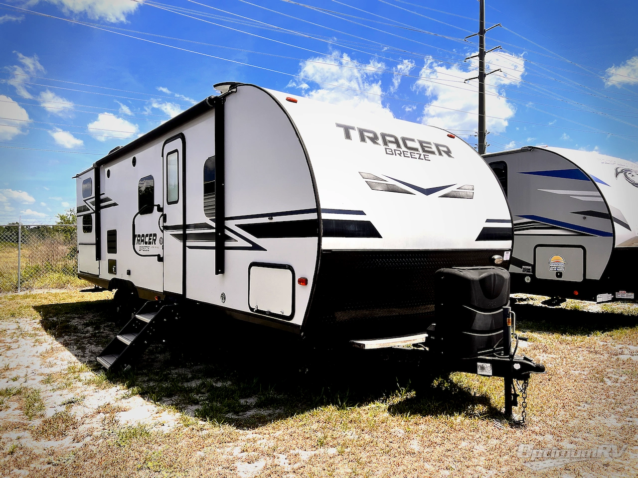 2019 Prime Time Tracer Breeze 24DBS Photo 1