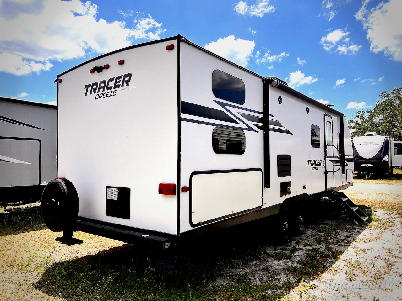 2019 Prime Time Tracer Breeze 24DBS Photo 2