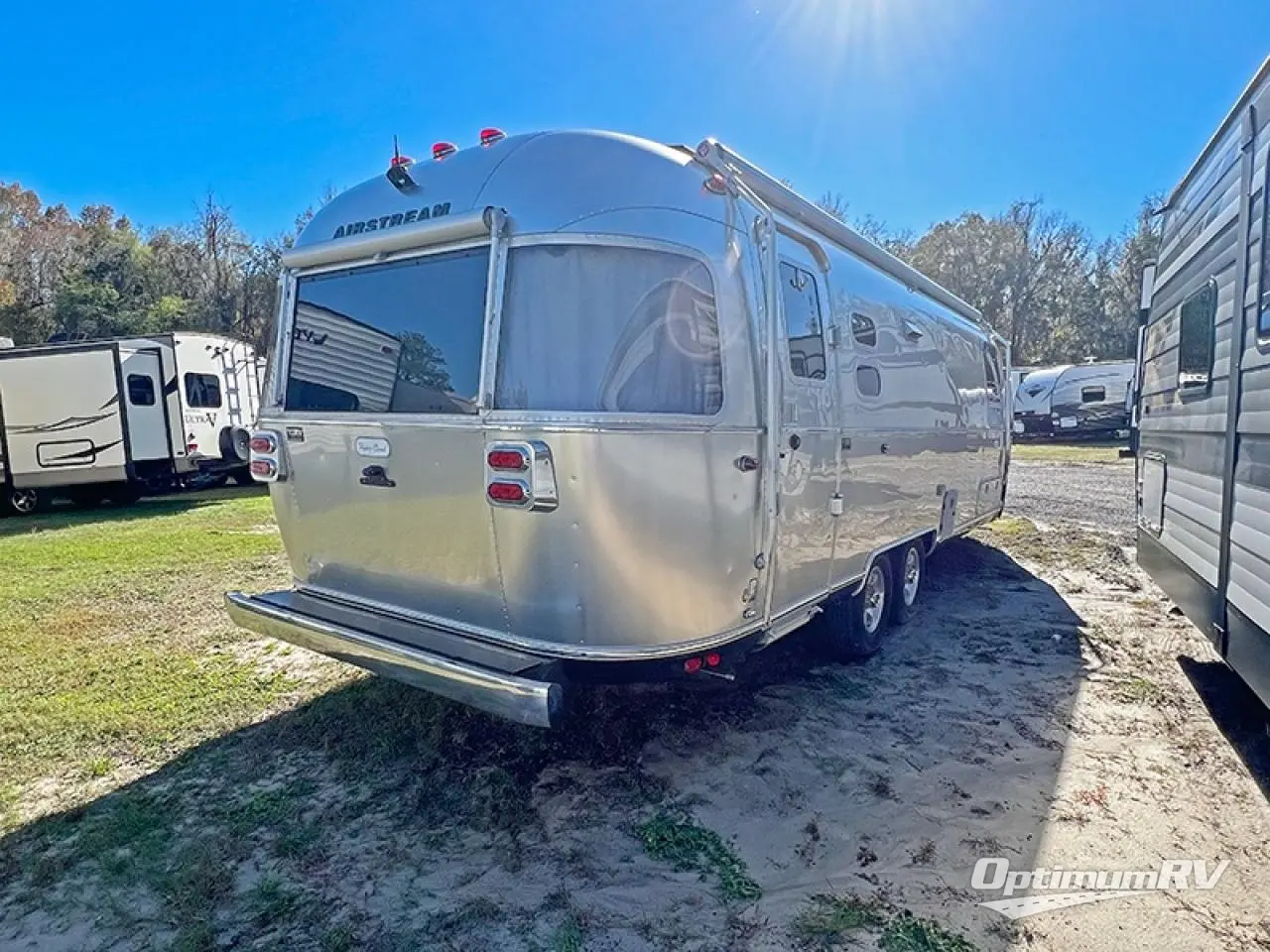 2023 Airstream Flying Cloud 27FB Twin Photo 2