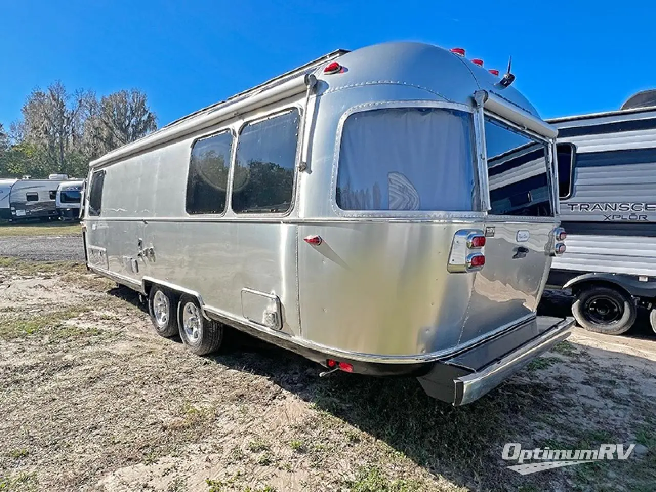 2023 Airstream Flying Cloud 27FB Twin Photo 3