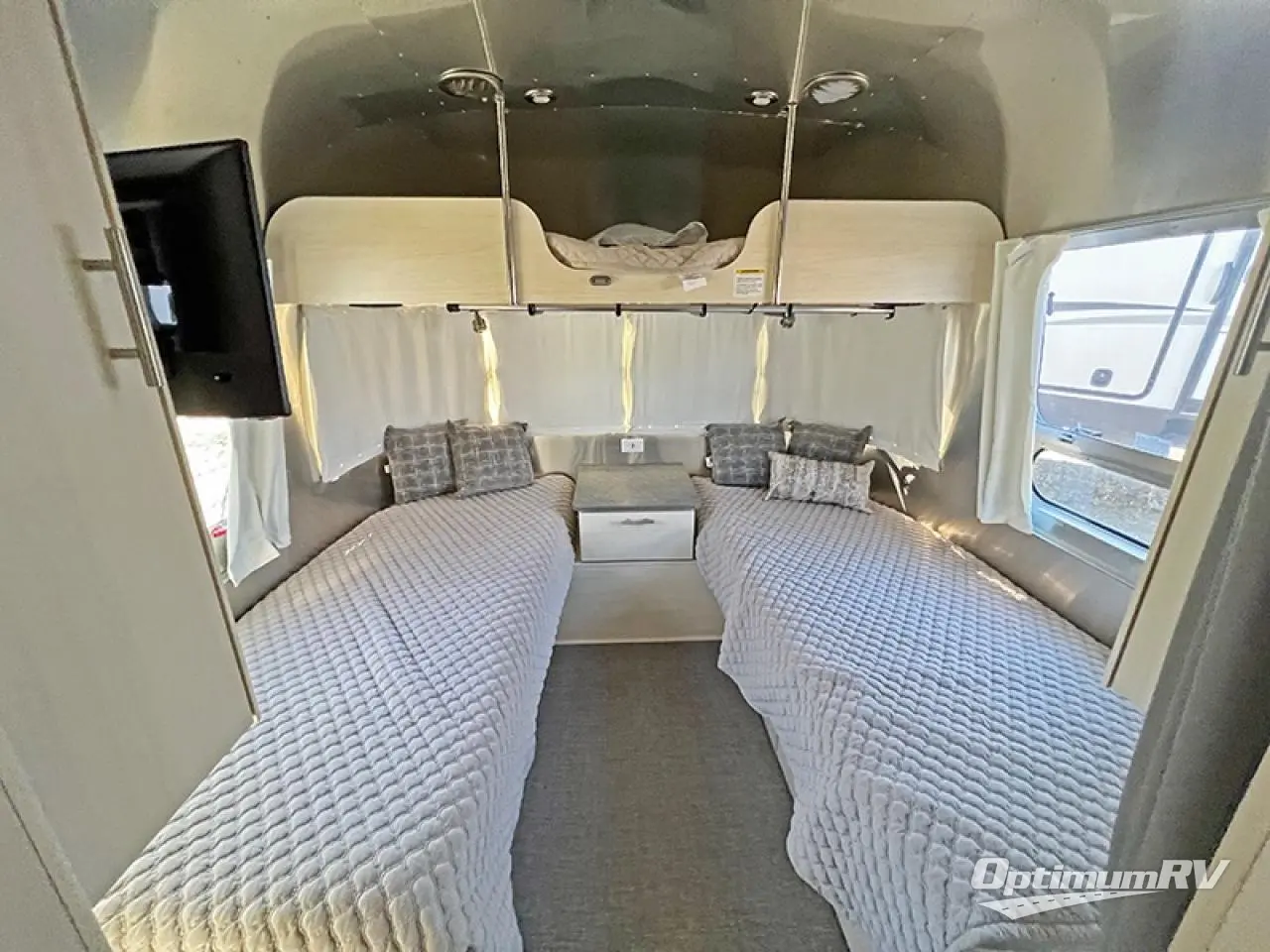 2023 Airstream Flying Cloud 27FB Twin Photo 10