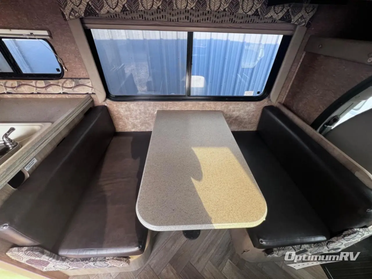 2016 Coachmen Freelander 27QB Ford 350 Photo 9