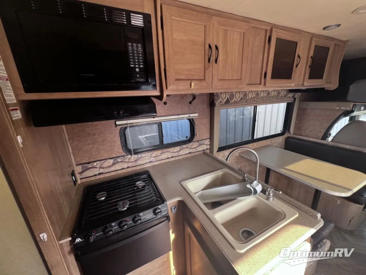 2016 Coachmen Freelander 27QB Ford 350 Photo 10