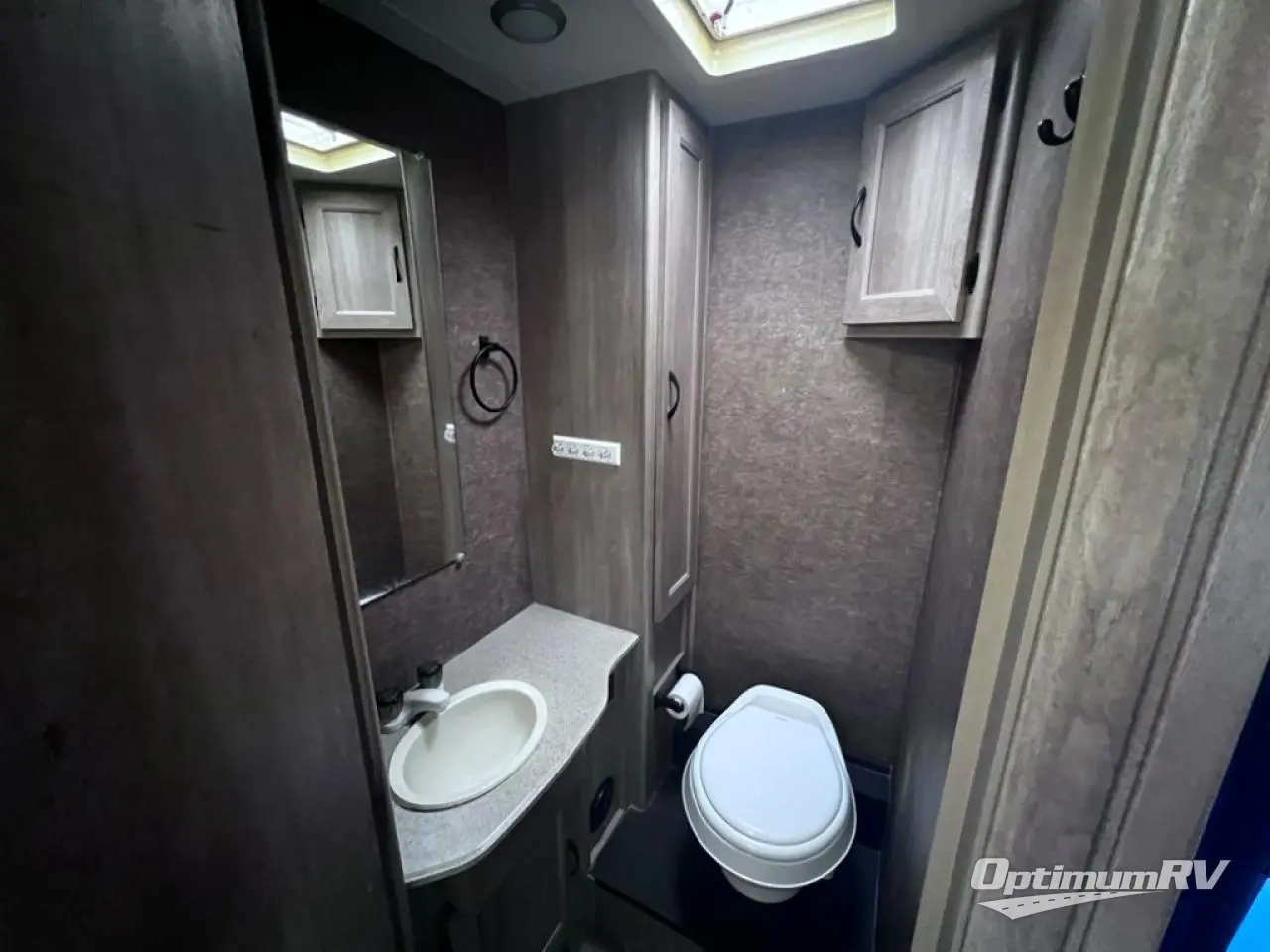 2016 Coachmen Freelander 27QB Ford 350 Photo 12