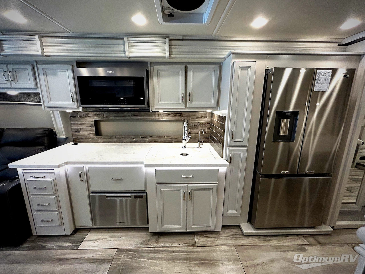 2022 Holiday Rambler Endeavor 38K Photo 6