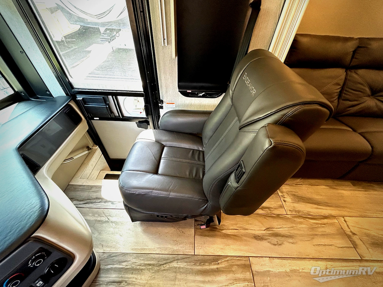 2022 Holiday Rambler Endeavor 38K Photo 9
