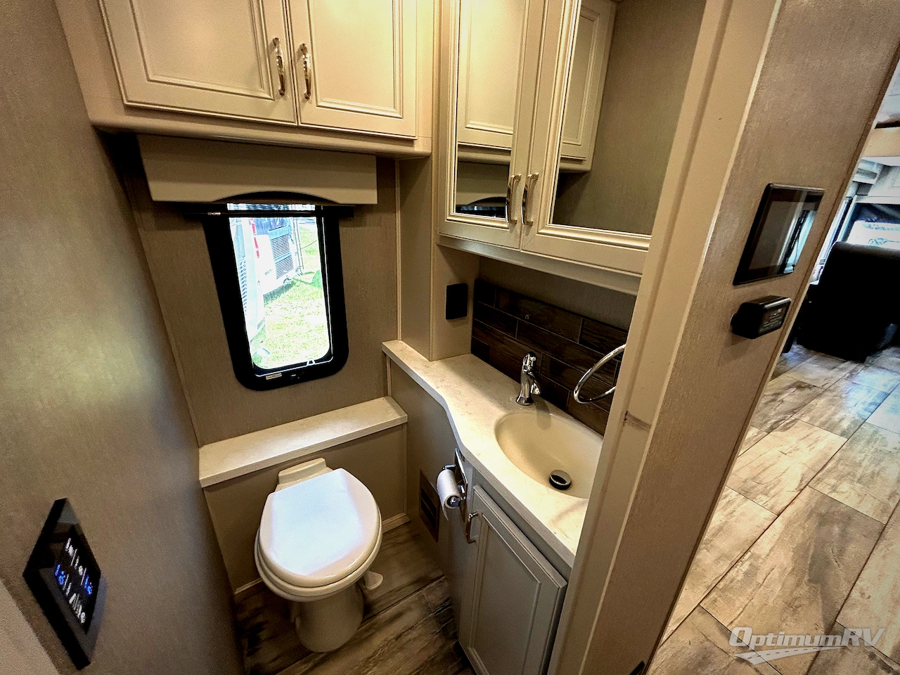 2022 Holiday Rambler Endeavor 38K Photo 16