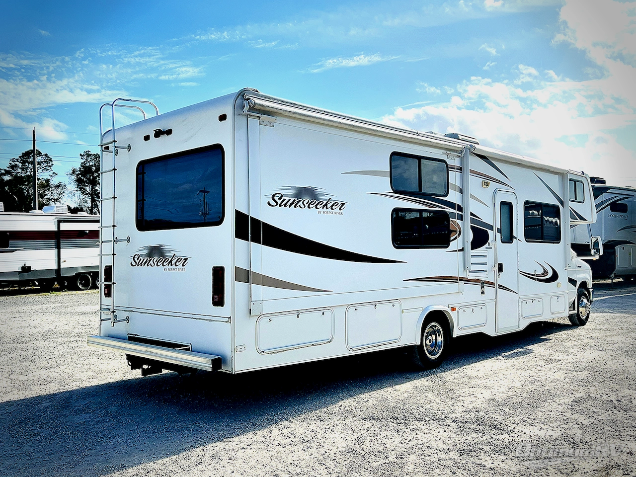 2014 Forest River Sunseeker LE 3170DS Photo 2