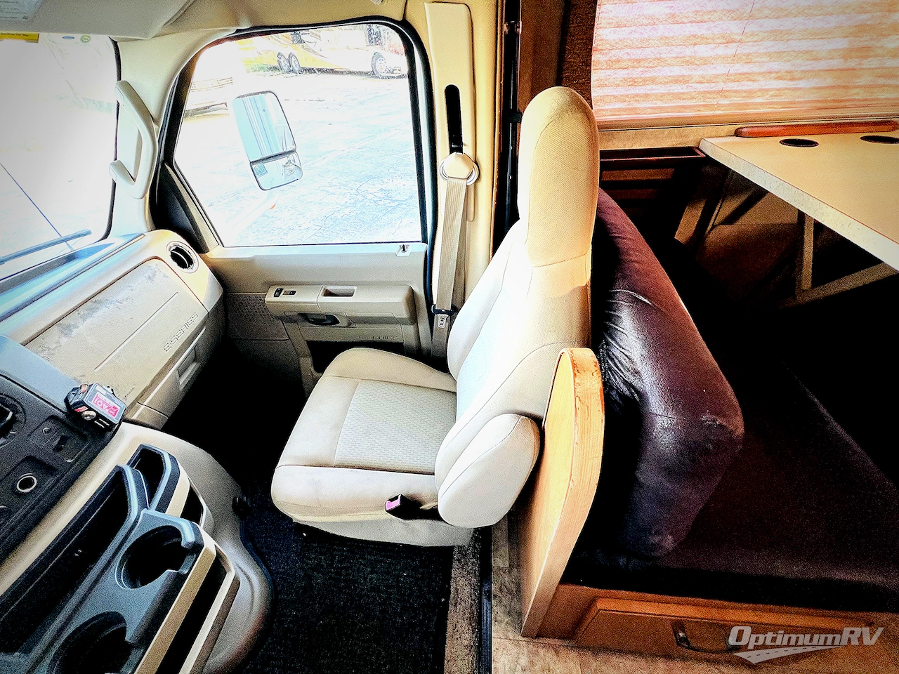 2014 Forest River Sunseeker LE 3170DS Photo 8