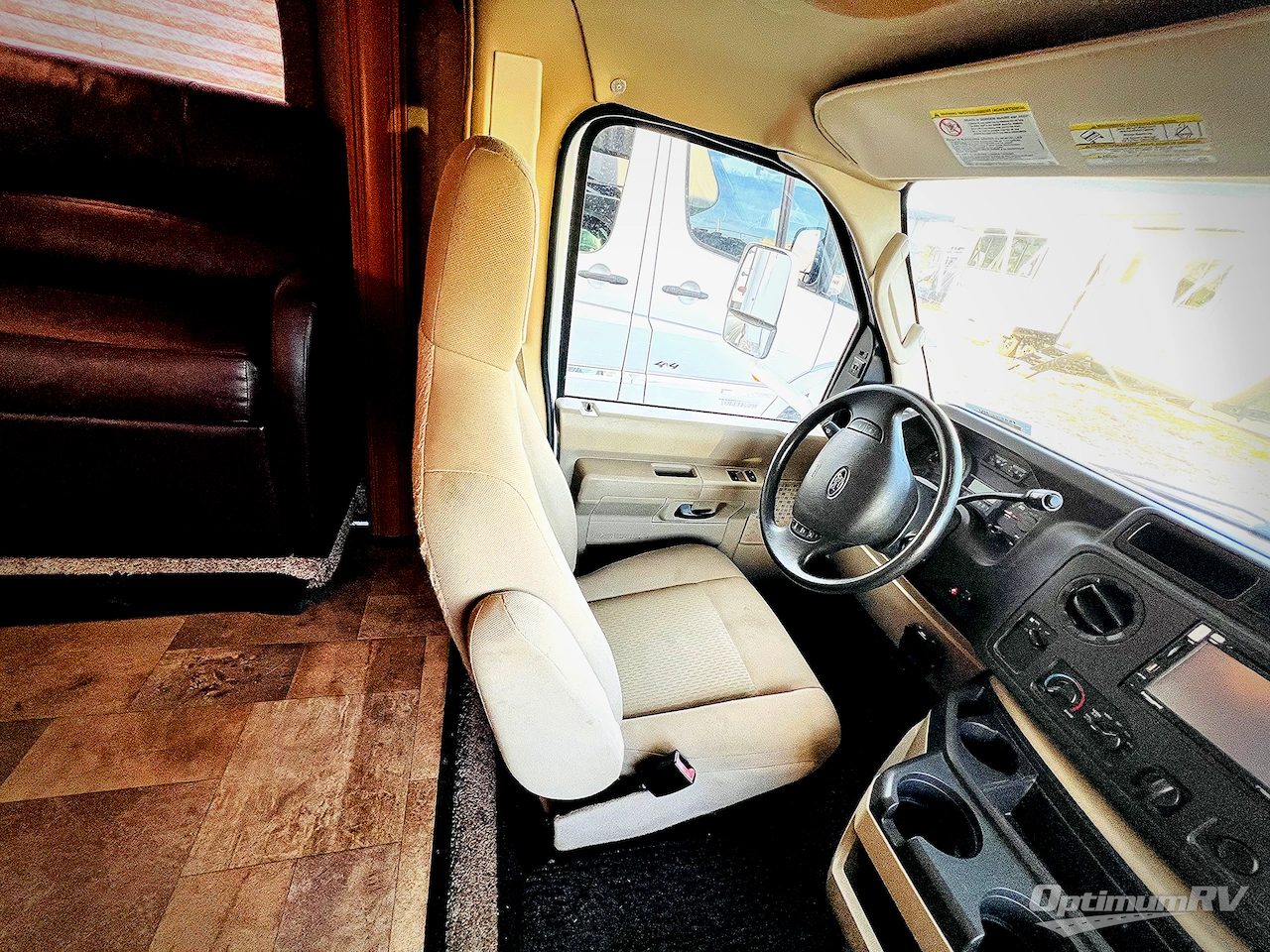 2014 Forest River Sunseeker LE 3170DS Photo 7