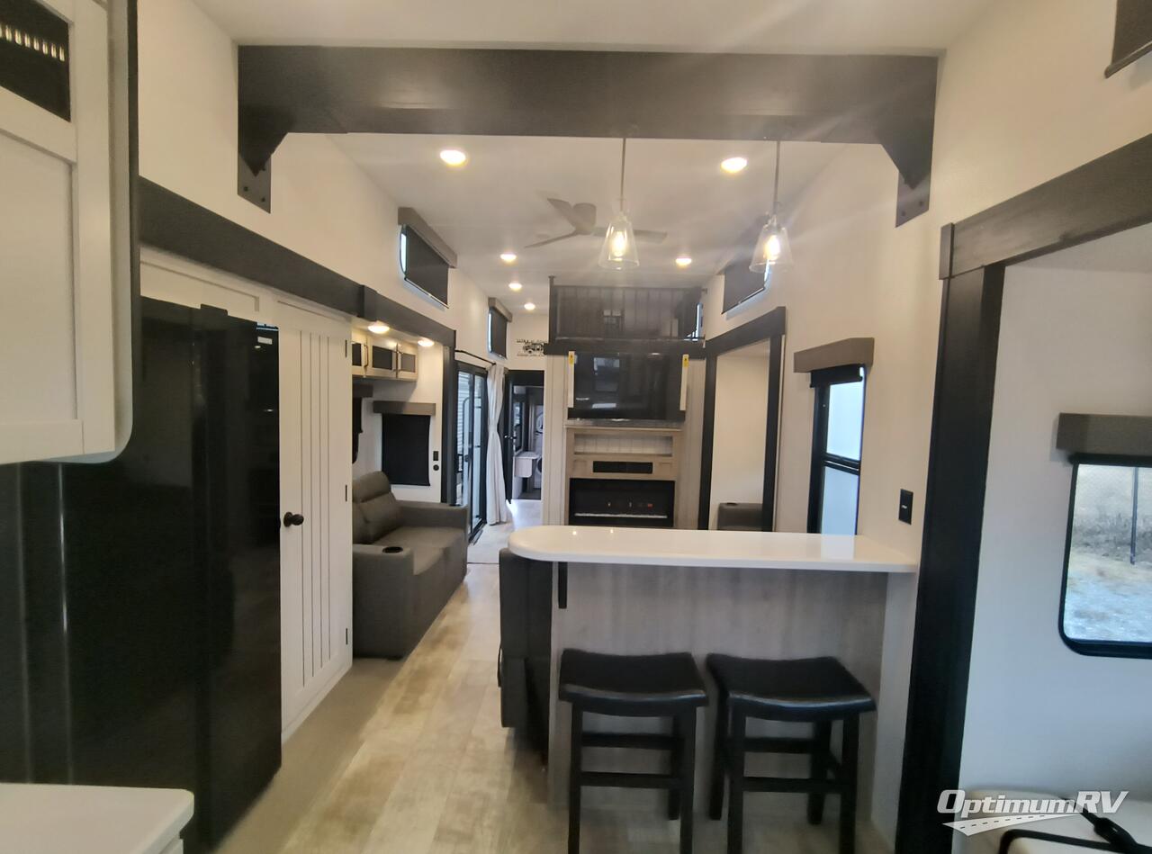 2025 Palomino Puma Destination 403LFT Photo 5