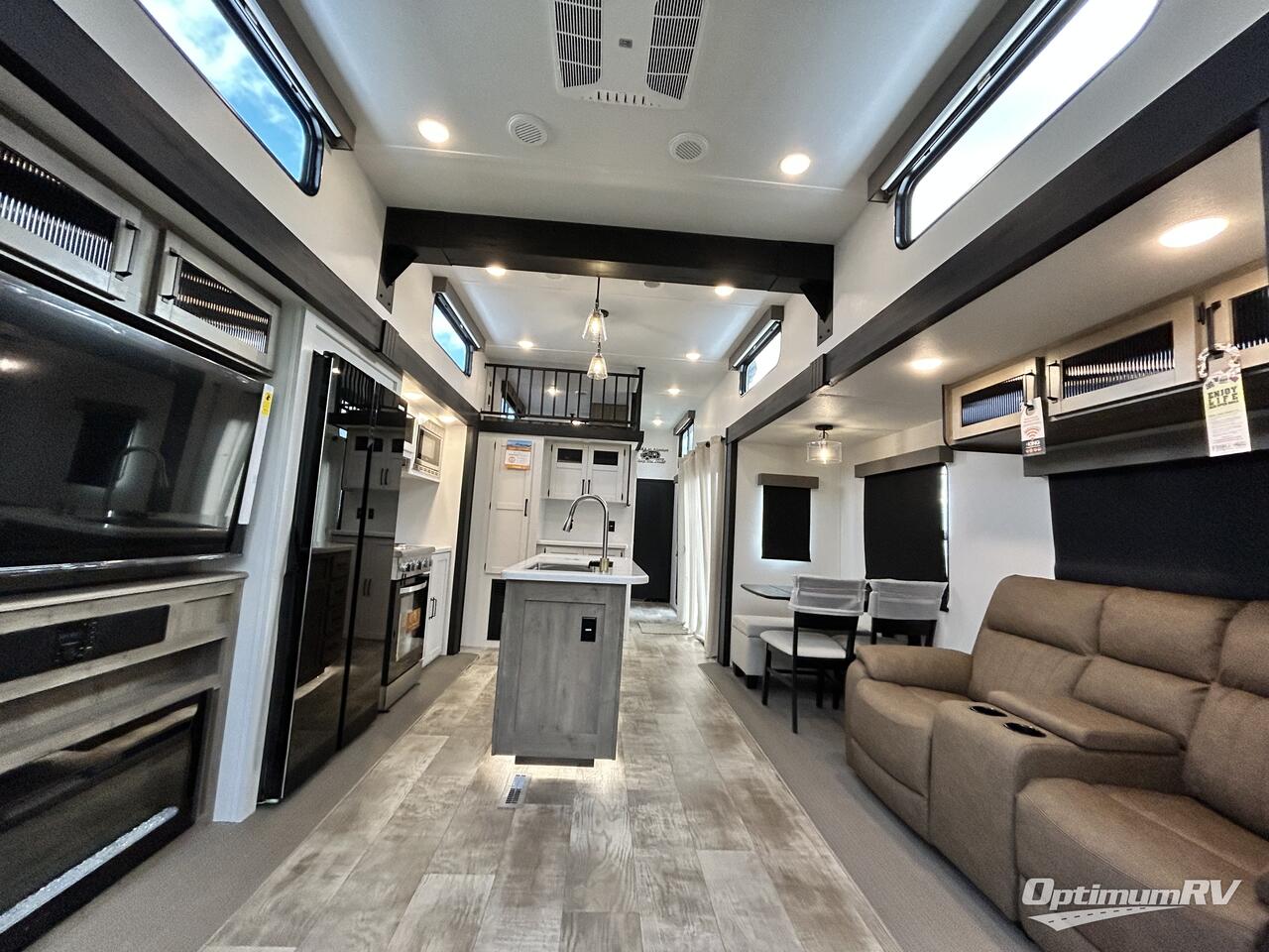 2025 Palomino Puma Destination 401RLFT Photo 5