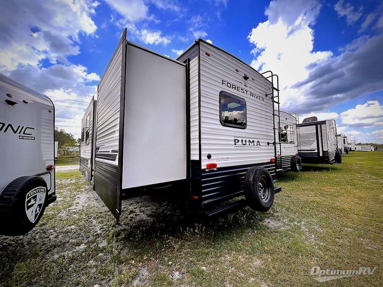2025 Palomino Puma 32BHQS Photo 3