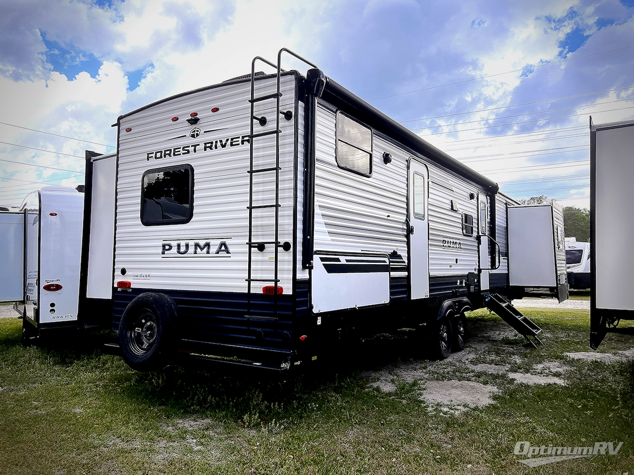 2025 Palomino Puma 32BHQS Photo 2