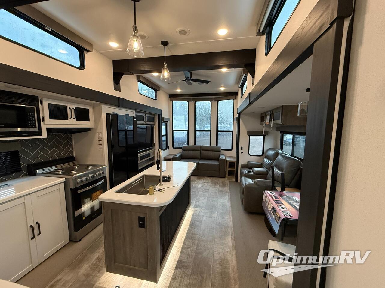 2025 Palomino Puma Destination 402LFT Photo 5