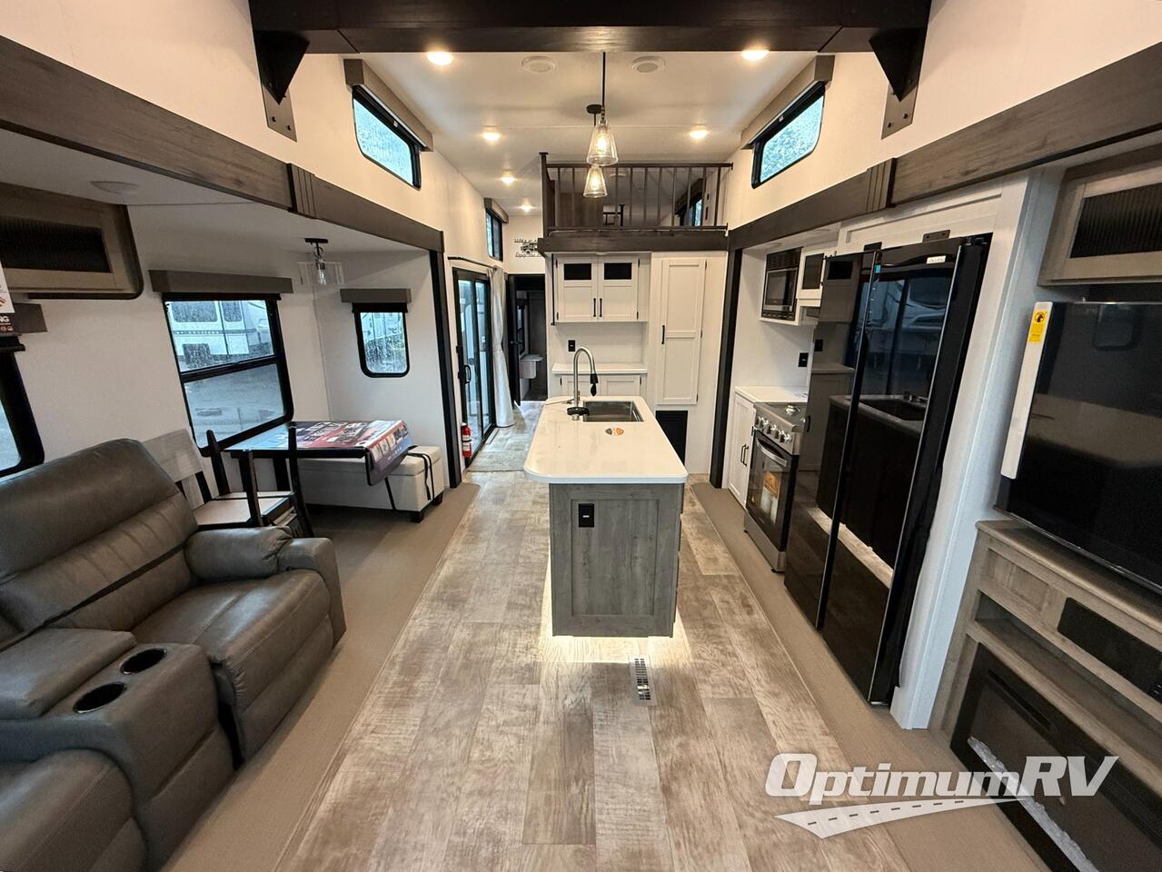 2025 Palomino Puma Destination 402LFT Photo 4