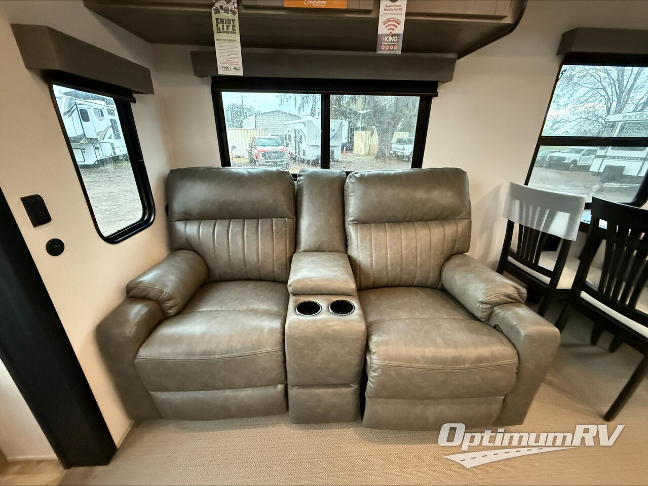 2025 Palomino Puma Destination 402LFT Photo 8