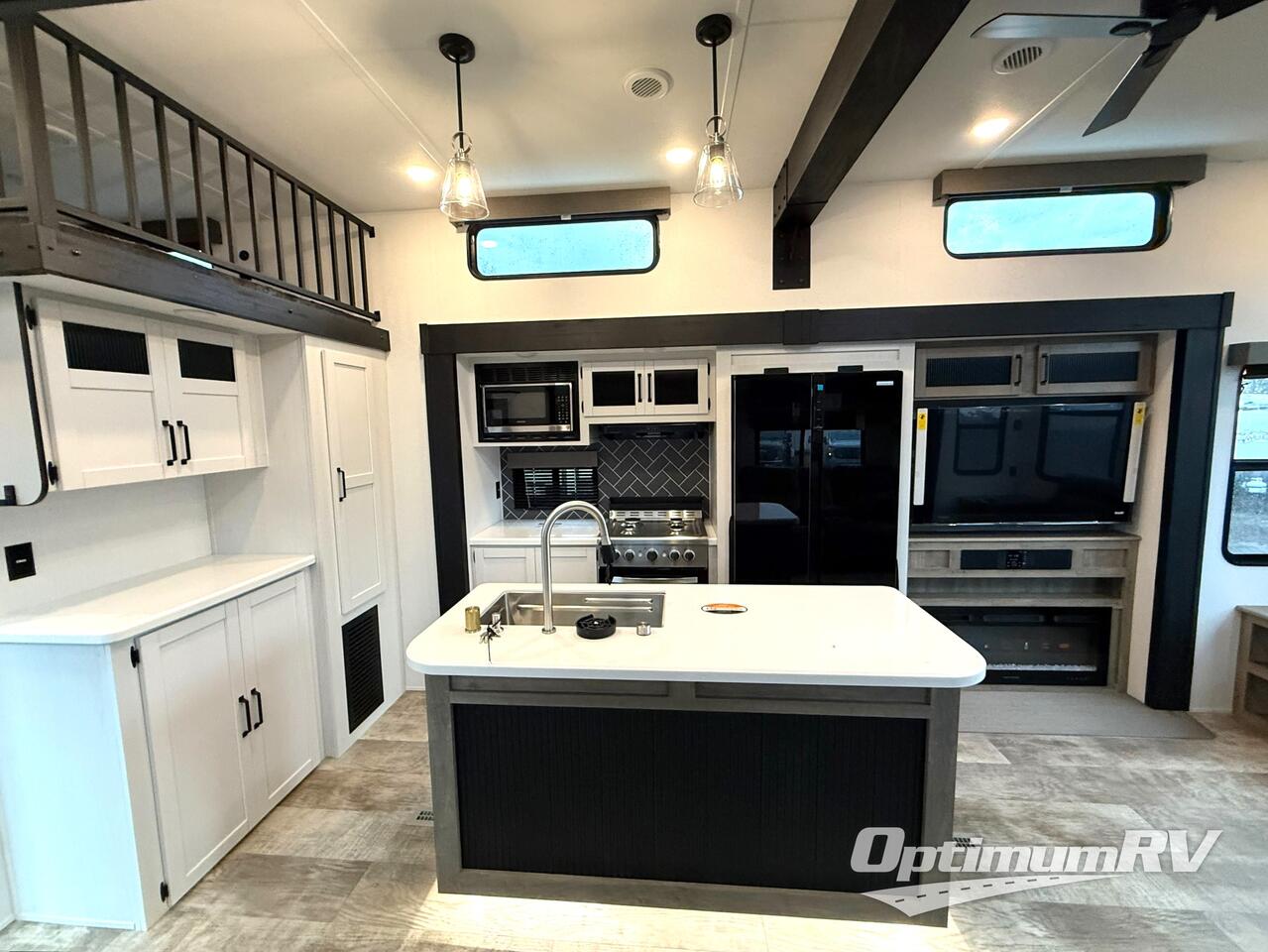 2025 Palomino Puma Destination 402LFT Photo 11