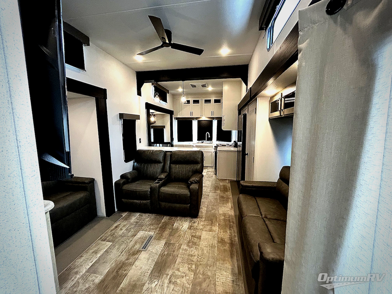 2025 Palomino Puma Destination 403LFT Photo 5