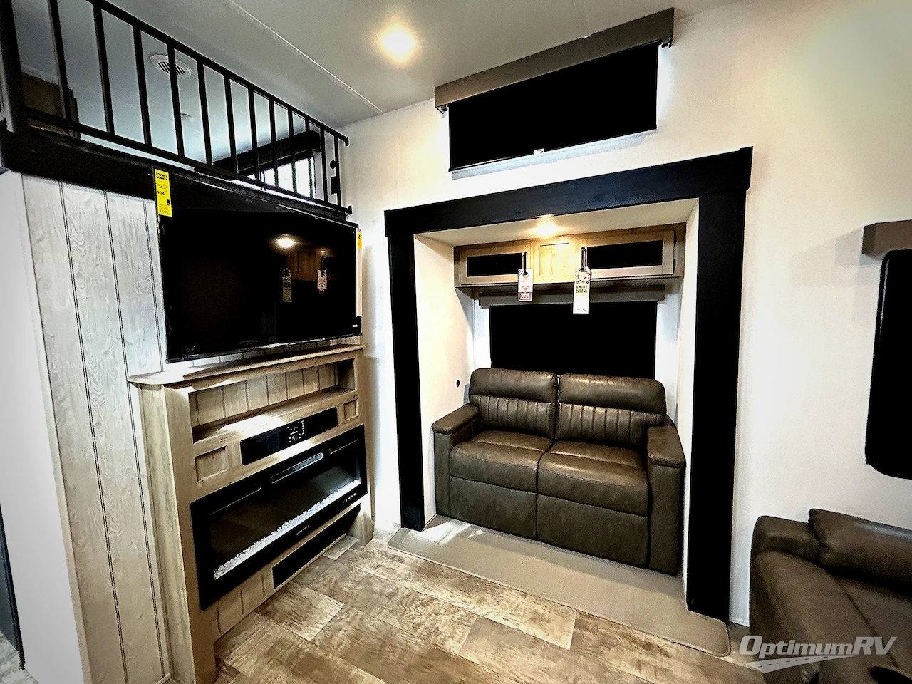 2025 Palomino Puma Destination 403LFT Photo 8