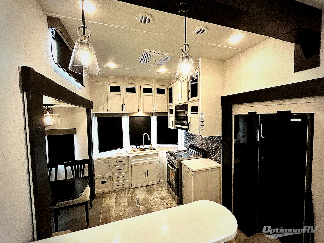 2025 Palomino Puma Destination 403LFT Photo 11