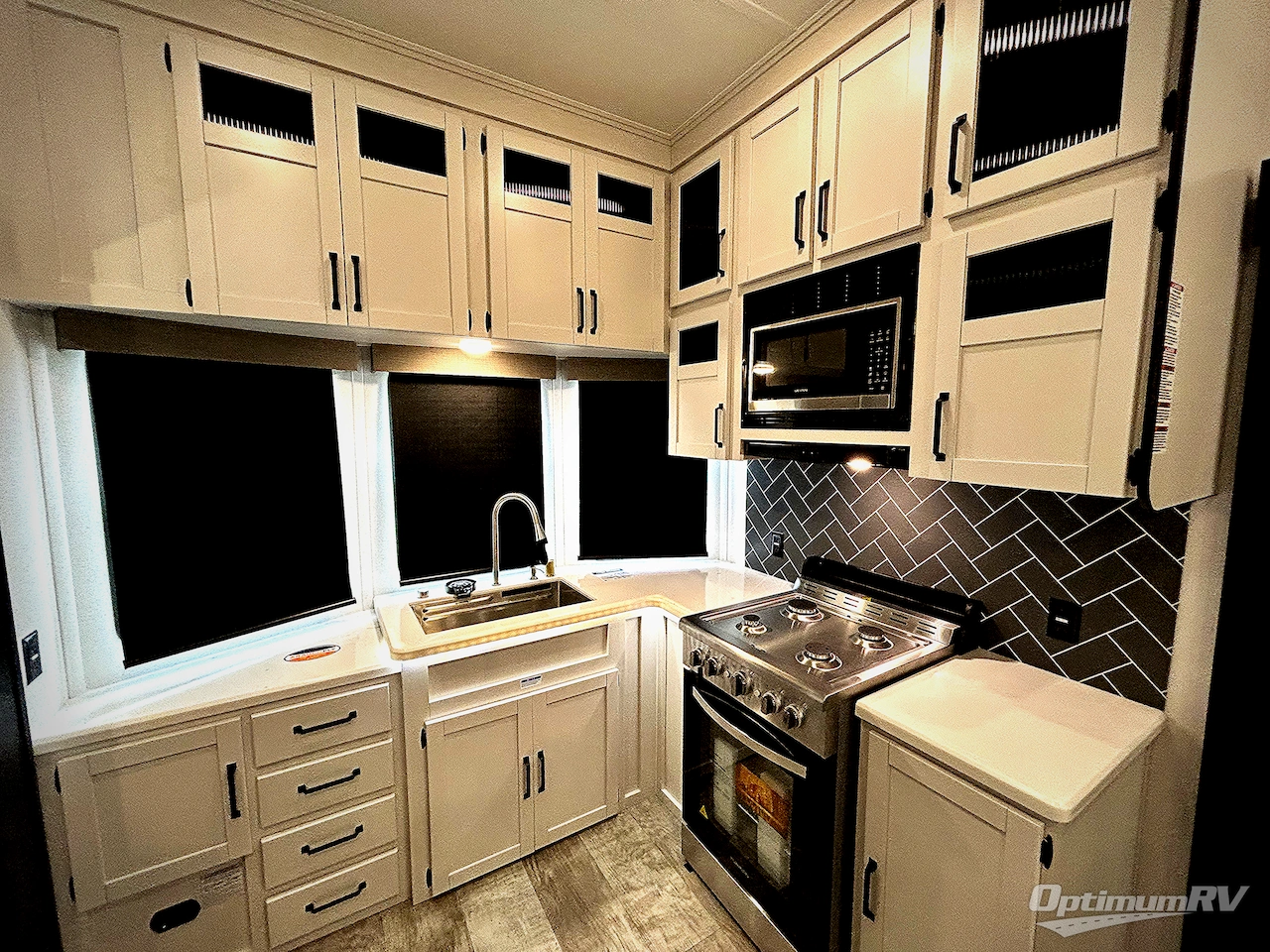 2025 Palomino Puma Destination 403LFT Photo 12