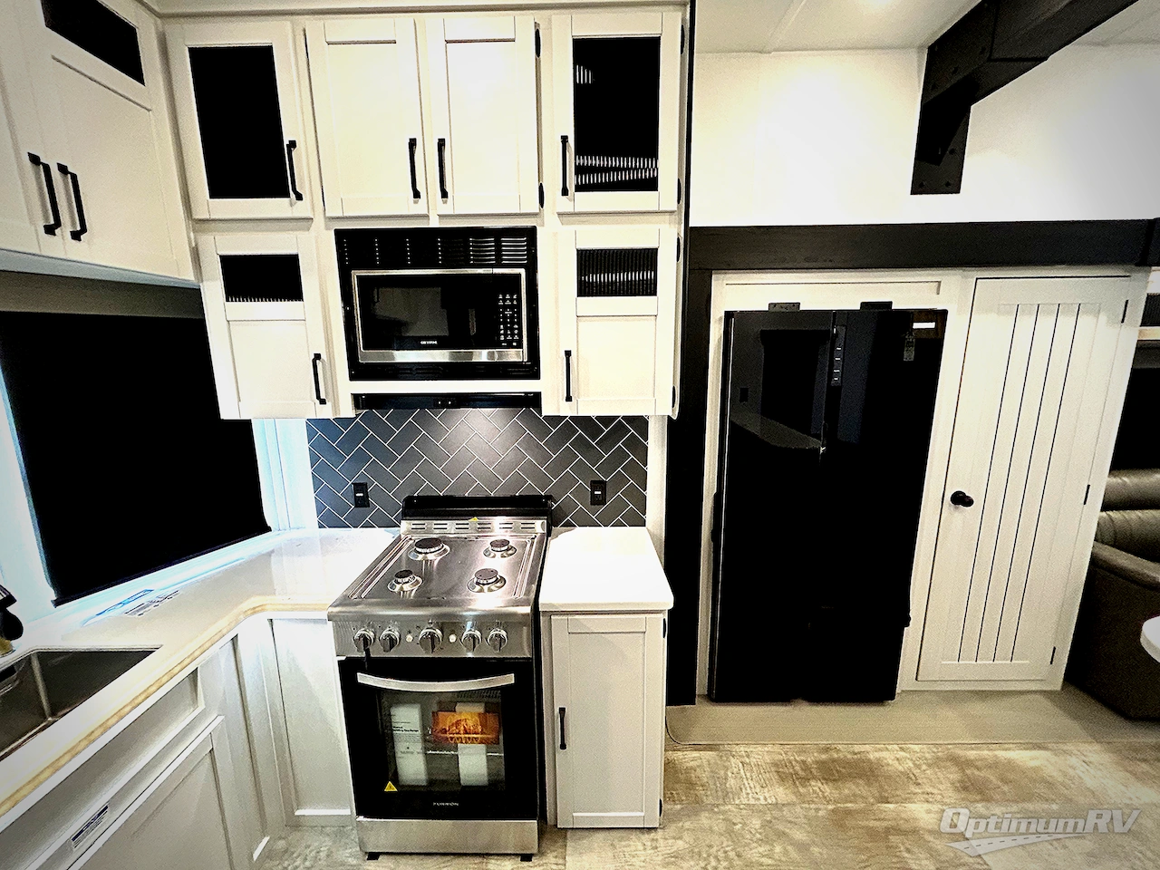 2025 Palomino Puma Destination 403LFT Photo 15