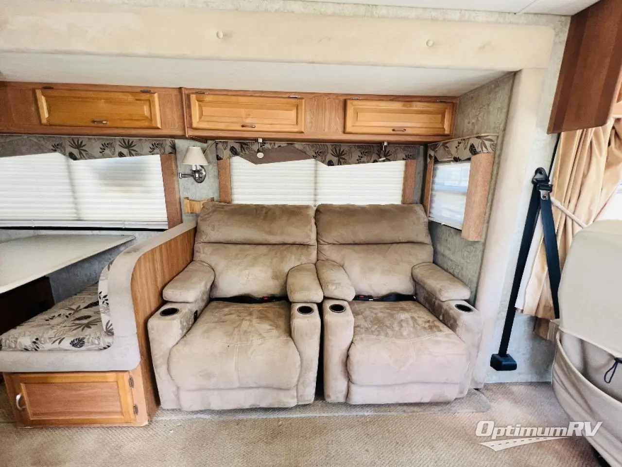 2007 National RV Sea Breeze LX 8360 Photo 8