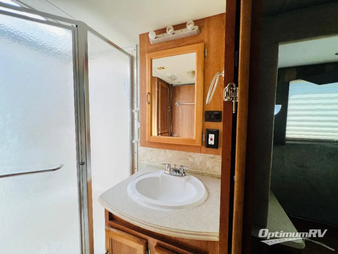 2007 National RV Sea Breeze LX 8360 Photo 19