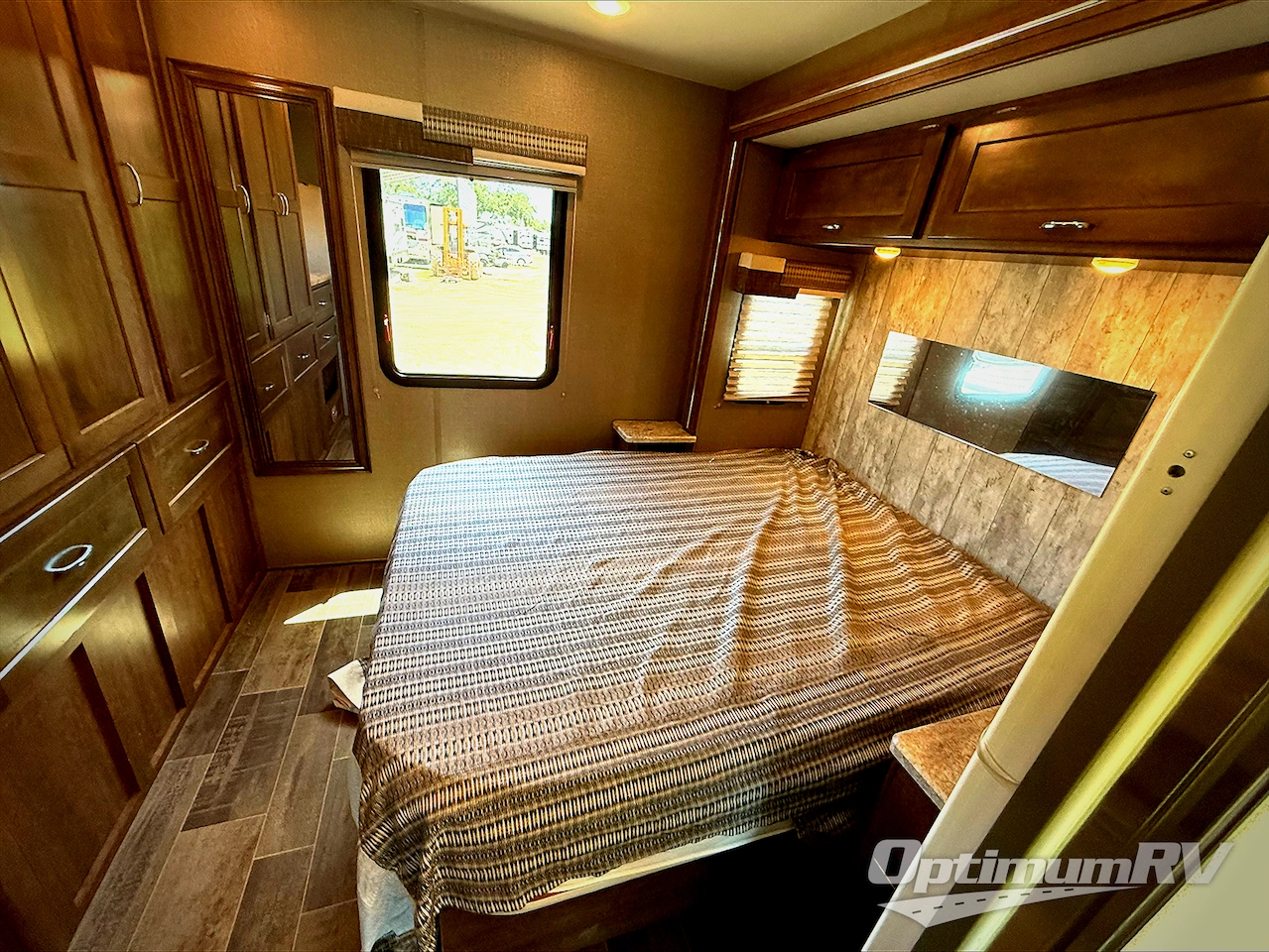 2018 Winnebago Intent 26M Photo 16