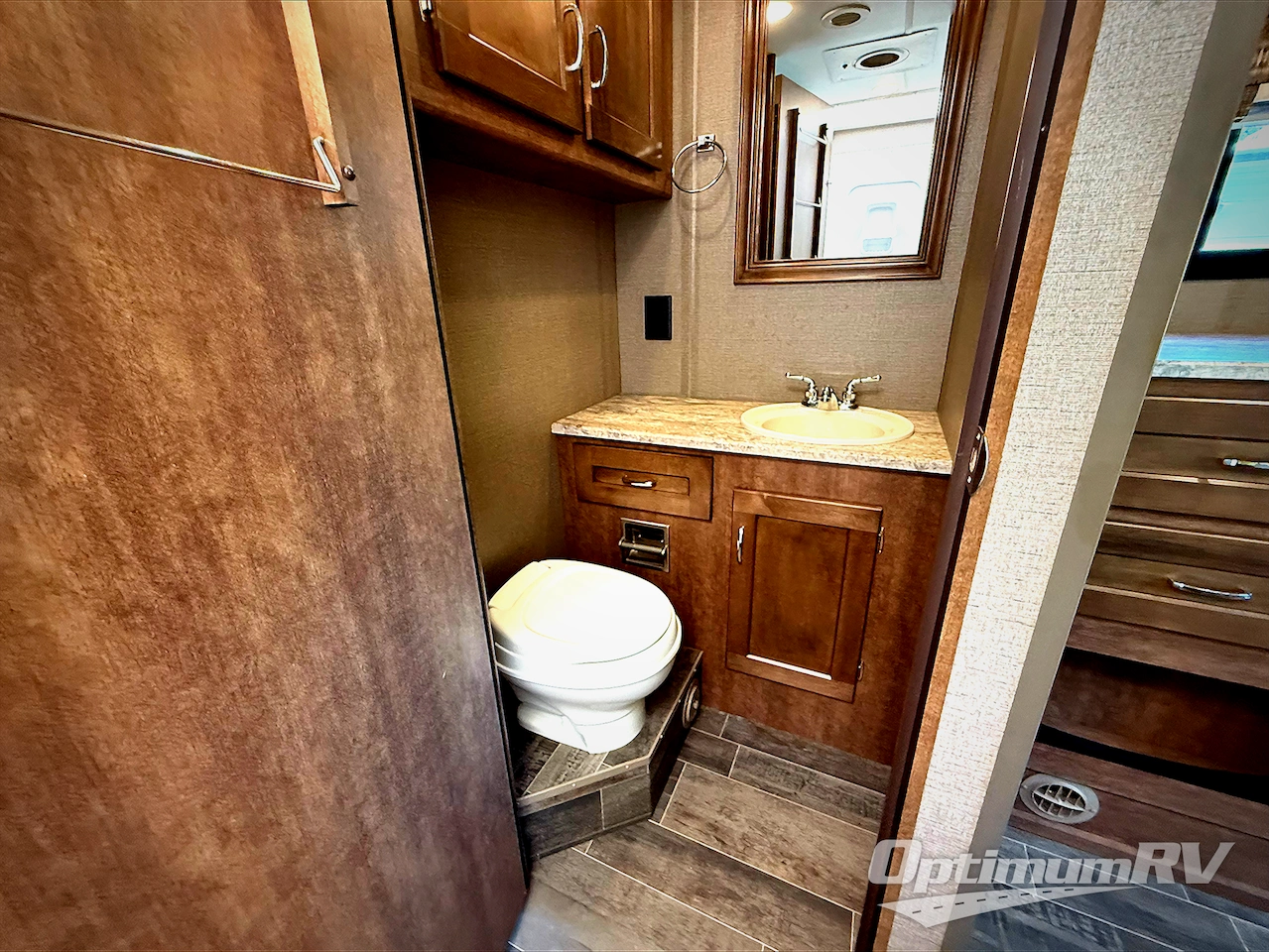 2018 Winnebago Intent 26M Photo 17