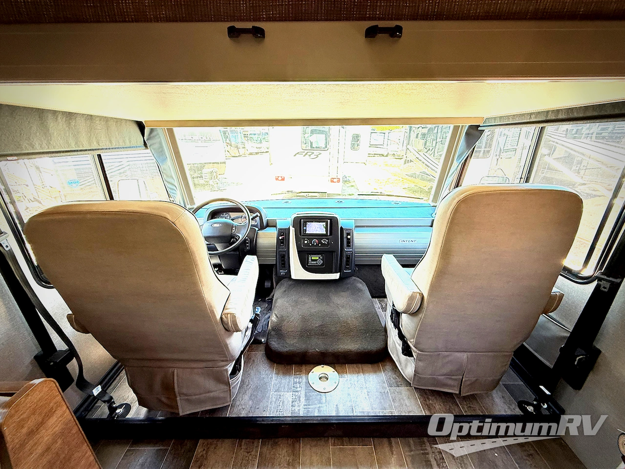 2018 Winnebago Intent 26M Photo 6