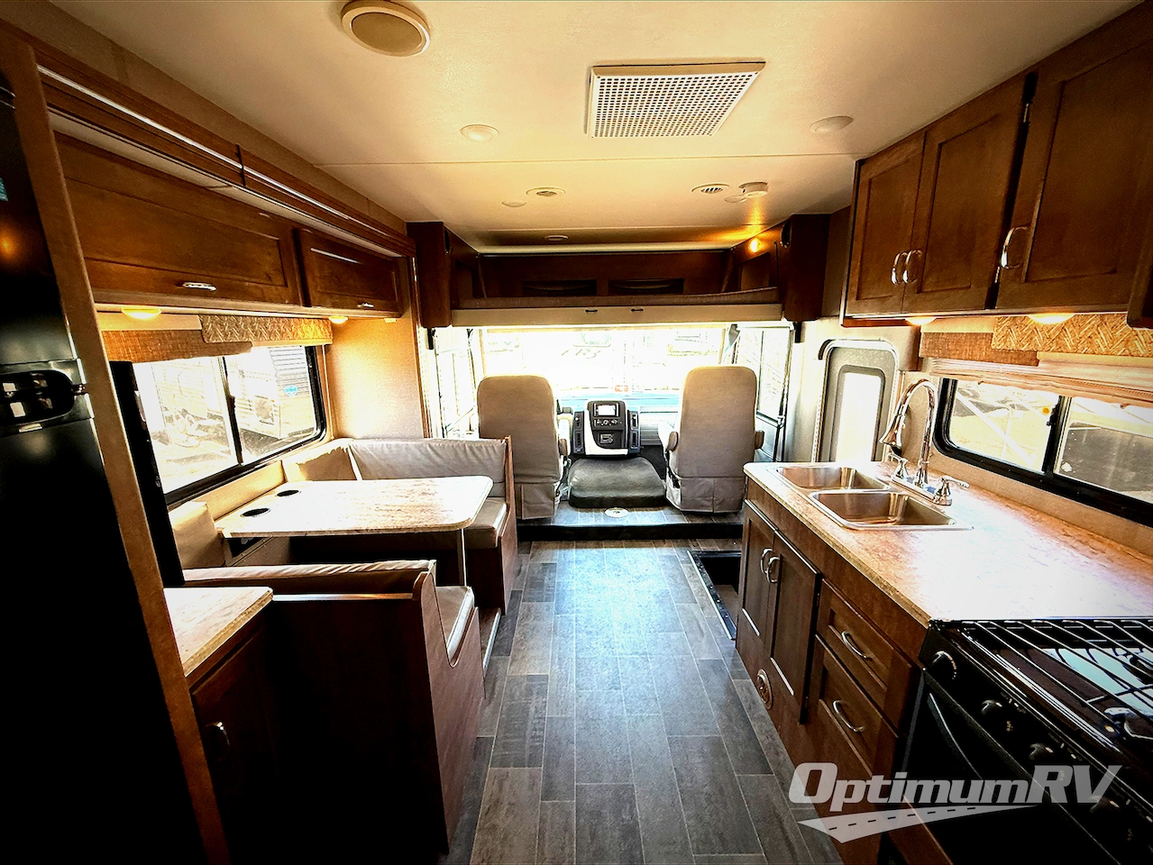 2018 Winnebago Intent 26M Photo 5
