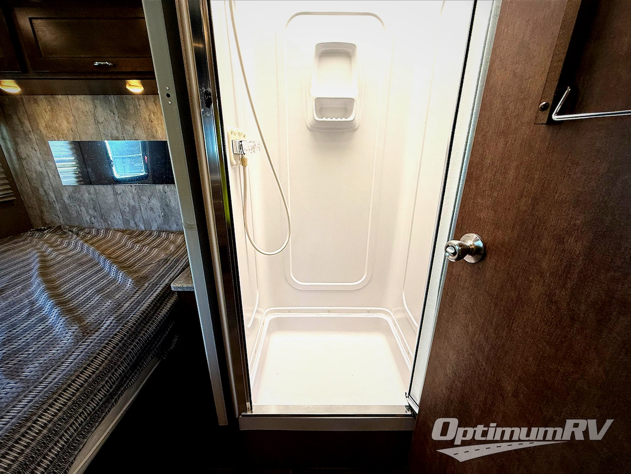 2018 Winnebago Intent 26M Photo 13