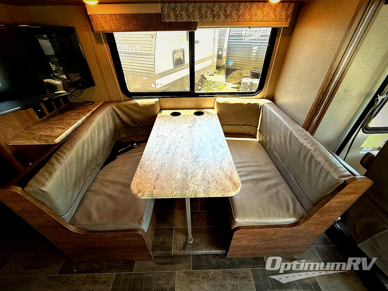 2018 Winnebago Intent 26M Photo 7