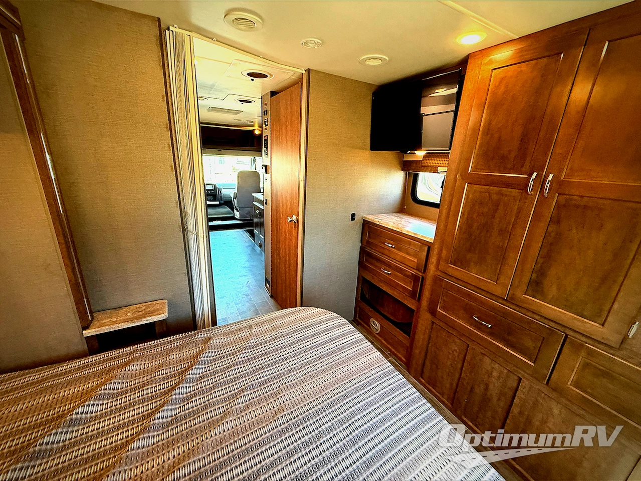 2018 Winnebago Intent 26M Photo 14