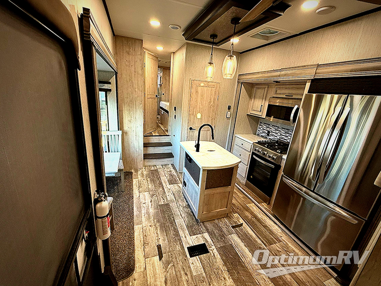 2022 Forest River Sandpiper Luxury 391FLRB Photo 4