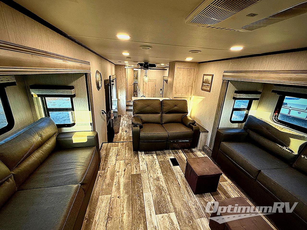 2022 Forest River Sandpiper Luxury 391FLRB Photo 6