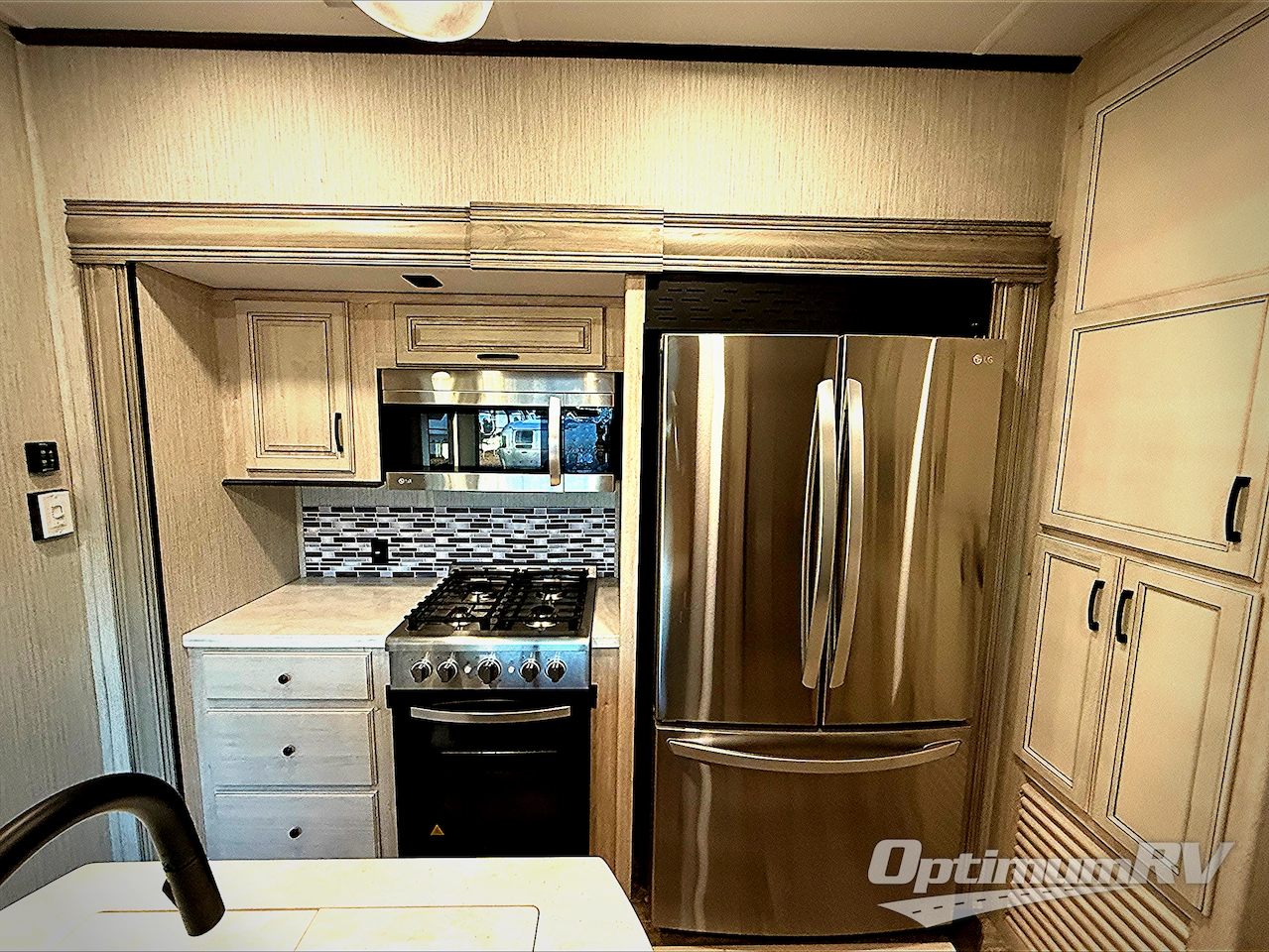 2022 Forest River Sandpiper Luxury 391FLRB Photo 11